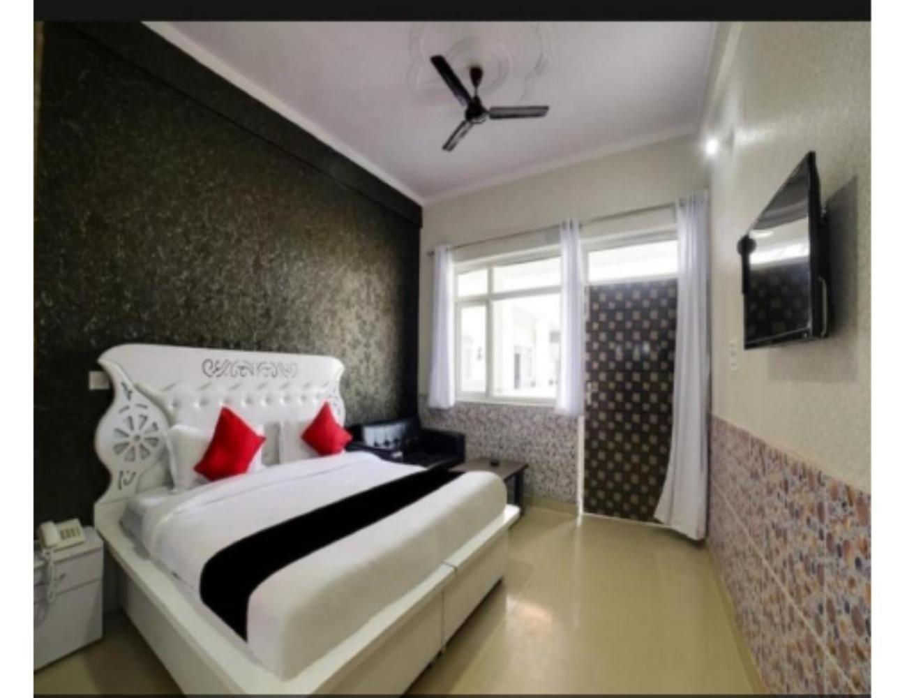 Sudhir Hotel & Banquet, Sonipat Exterior photo